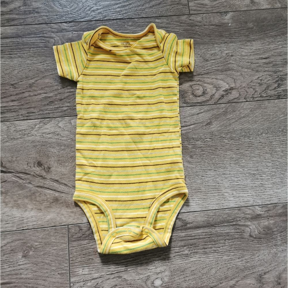 5/$10 Carter's short sleeve onesie size 12 m